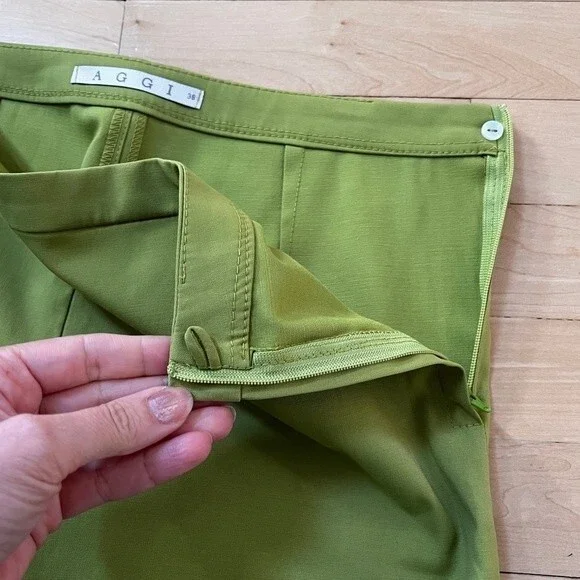 Wolf & Badger AGGI Short City Shorts in Green S NWOT - Picture 5 of 11